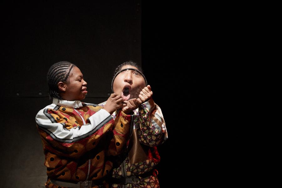 Foto von BLACK SPACE RACE von Ntando Cele und Raphael Urweider